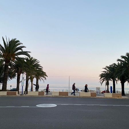 Beau 3 P. Parfaitement Situe Et Place De Parking A Disposition ม็องตง ภายนอก รูปภาพ